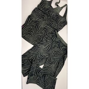 Ruby Ribbon matching activewear set. Size XL